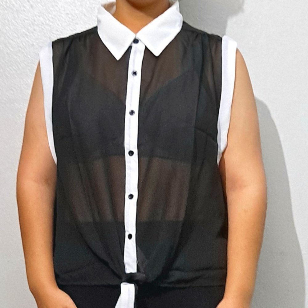 Black & White Sleeveless Knot Top – Plus (1X, 2X, 3X)